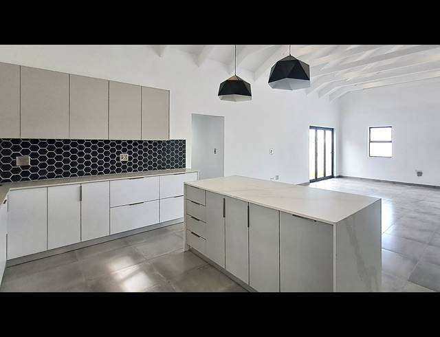 4 BEDROOM HOUSE FOR SALE IN SHELLEY POINT